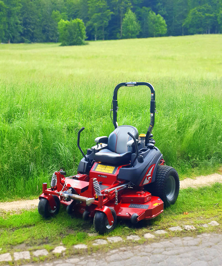 Automatic Mowers vs. Traditional Lawn Care Methods: A Comparison of Efficiency and Ecology