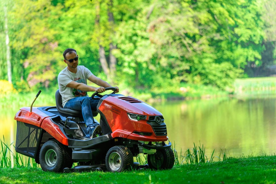 Hydrostatic deals riding mower