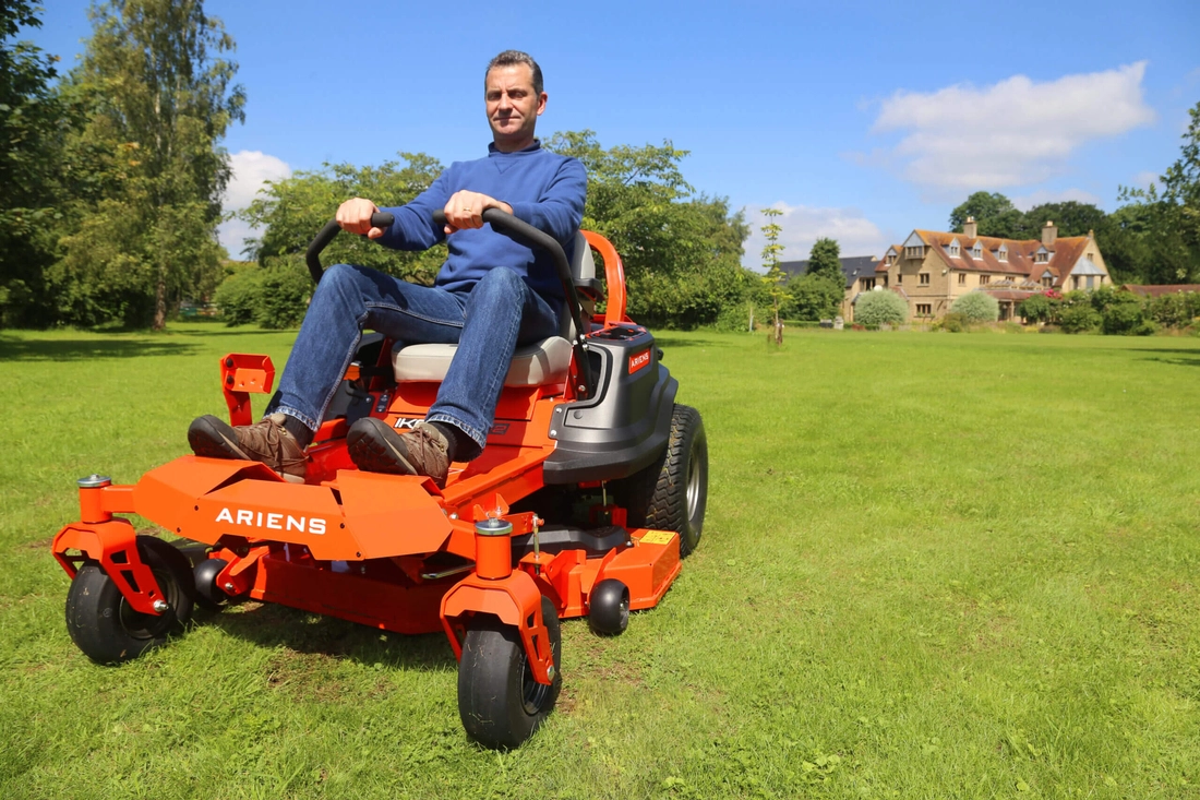 Ariens zero turn online mower 42